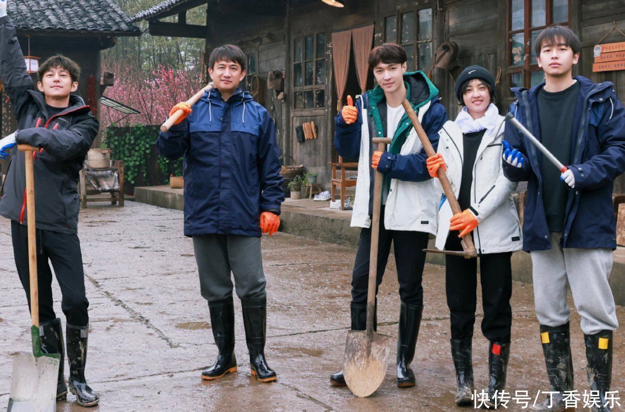 张艺兴出息了,轻松套路《向往5》导演,这下节目组有对手了