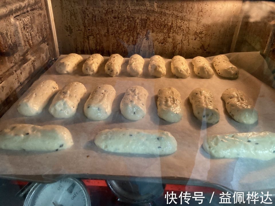 小饼|最近孩子迷上了这小饼,不加一滴水不加一滴油,酥脆可口,太香了