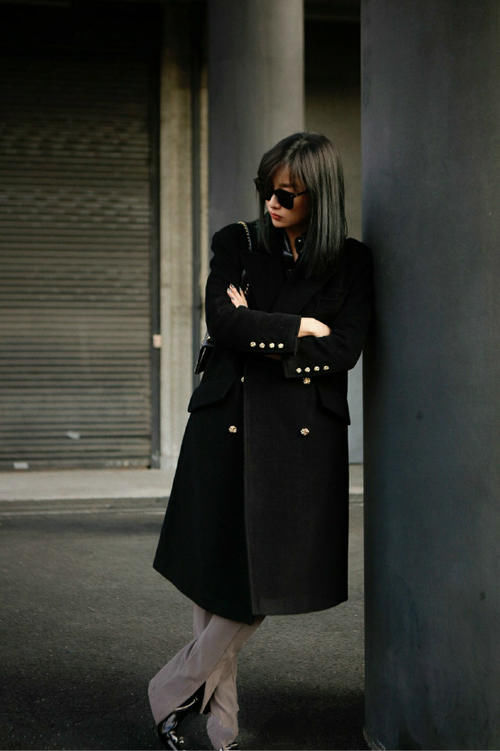 春天穿风衣时，尽量少配高跟鞋！看看“仙女酵母”，你会有所启发