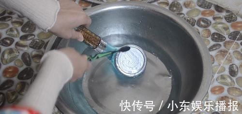 塑料袋|淋浴喷头堵了不用怕,学会这诀窍,只需一个塑料袋就能轻松解决