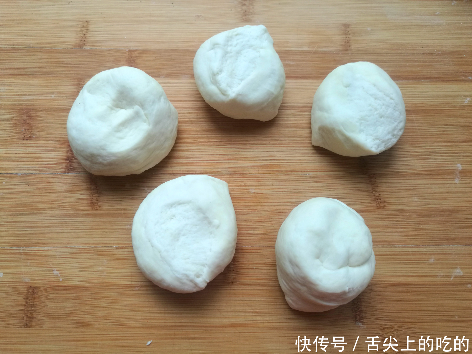 这烧饼一出锅就太香了,没忍住一口气吃了2个,越吃越香上瘾