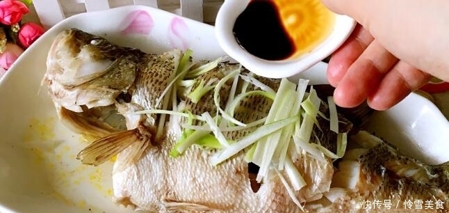 清蒸鱼到底蒸多长时间?20年厨师长说出正确时间,鱼肉又鲜又嫩