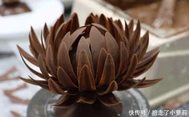 巧克力|大师精制“开花巧克力”,奶茶浇下瞬间,才是震撼的开始!