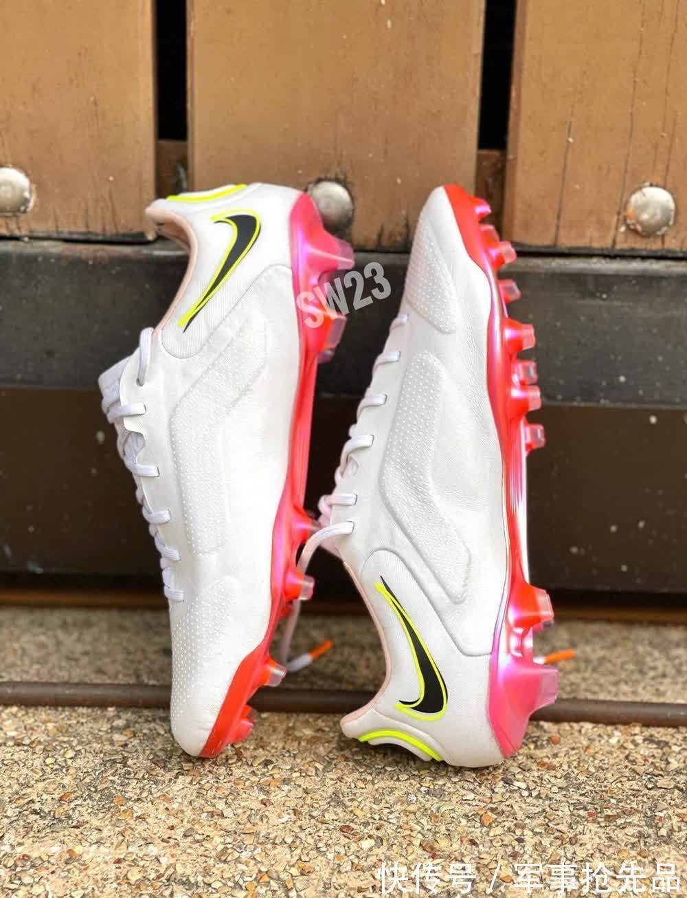 swoosh|耐克新配色Tiempo Legend 9足球鞋实物曝光