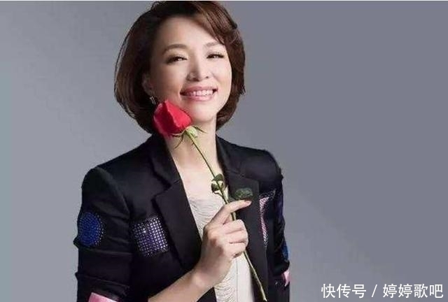 他是著名“央视一哥”,娶身价几十亿富婆妻子,今儿子成他的骄傲
