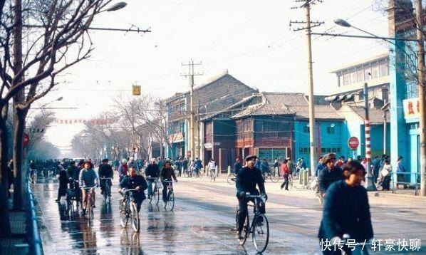 冰棍|老照片：记忆中的80年代，路边的小吃摊很干净，冰棍很便宜