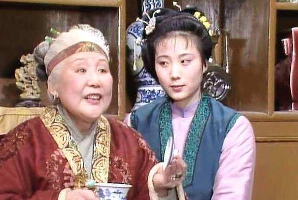 平儿!红楼:平儿和金鸳鸯对刘姥姥不同的态度,预示了她们的结局