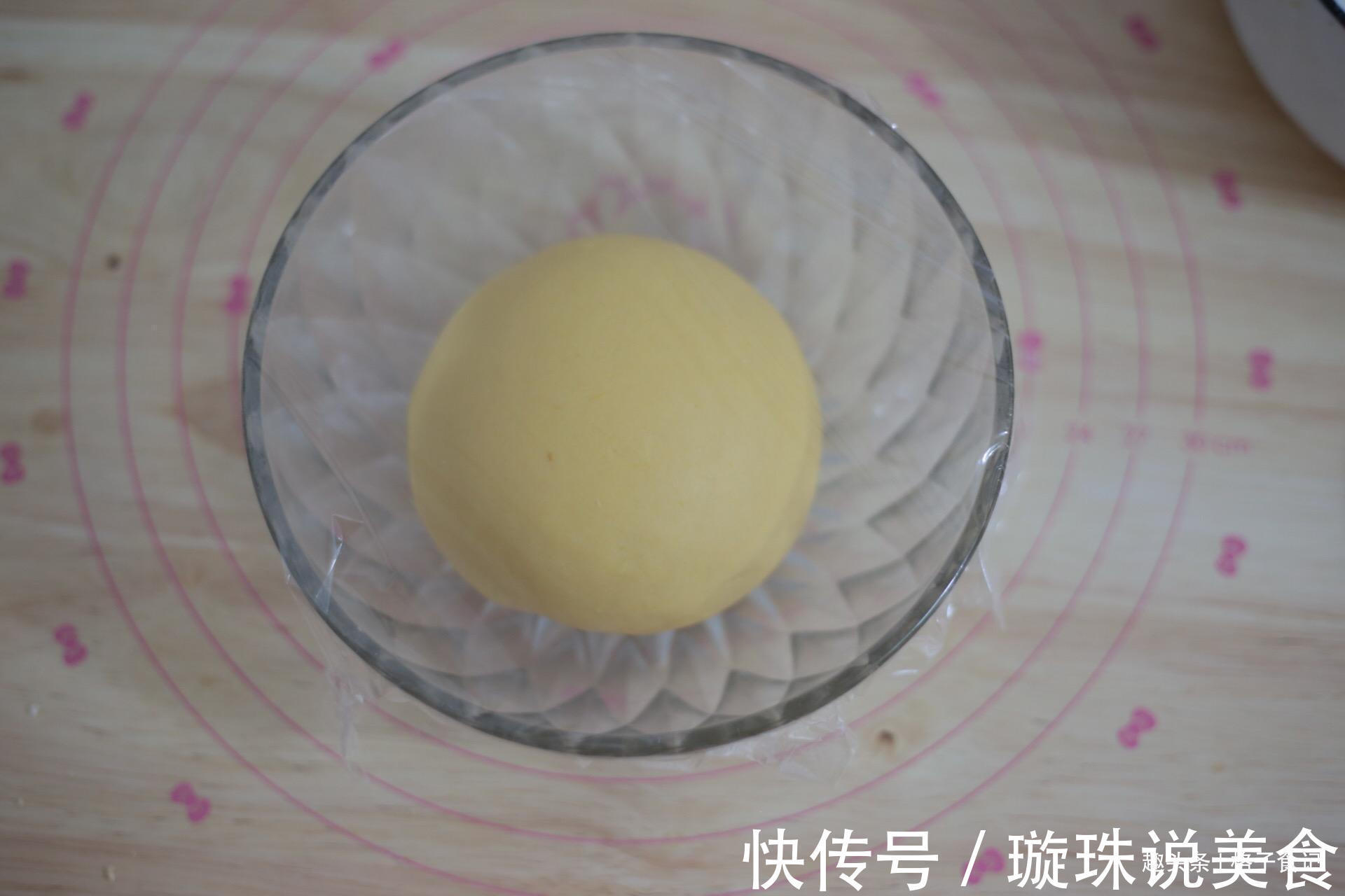 面粉里加点南瓜,不蒸不烤,出锅女儿抢着吃,太香了,好吃不上火