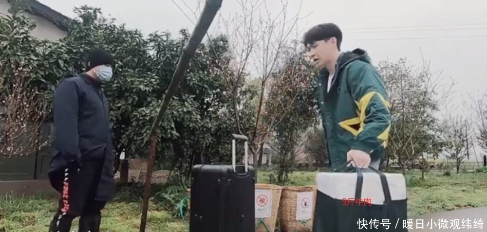 《向往的生活》開播,張藝興套路節目組帶五斤“音響”蒙混過關