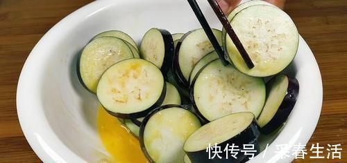 椒盐茄子|我家茄子从不炒着吃,淋入3个鸡蛋,比吃肉还香,上桌瞬间被扫光