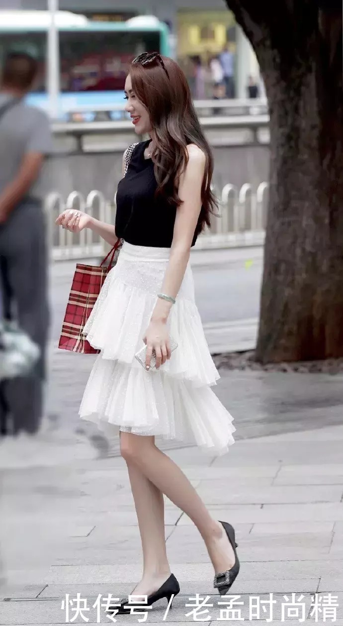 街拍高跟鞋经典搭配,穿出女性的自信与魅力