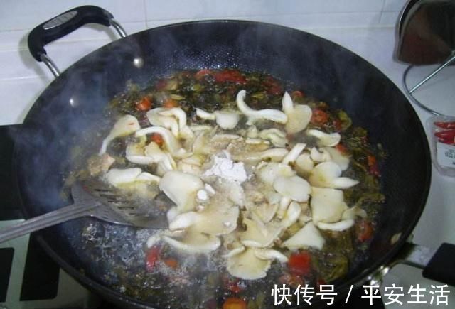 大厨做水煮鱼的秘方，鱼片下锅前，加入这3味腌制，鲜香味美