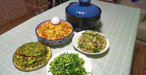 好朋友来家里玩，我做了四菜一汤，花费不到60元，孩子们吃嗨了