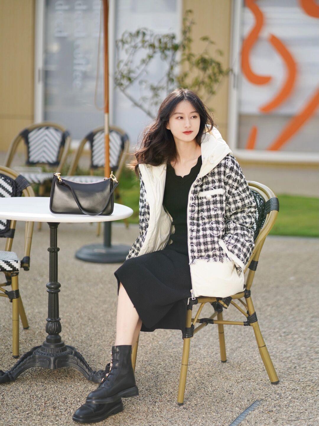 黑色 冬天怎么穿才经典洋气?选择“黑+白”基础色搭配,照着穿都很美