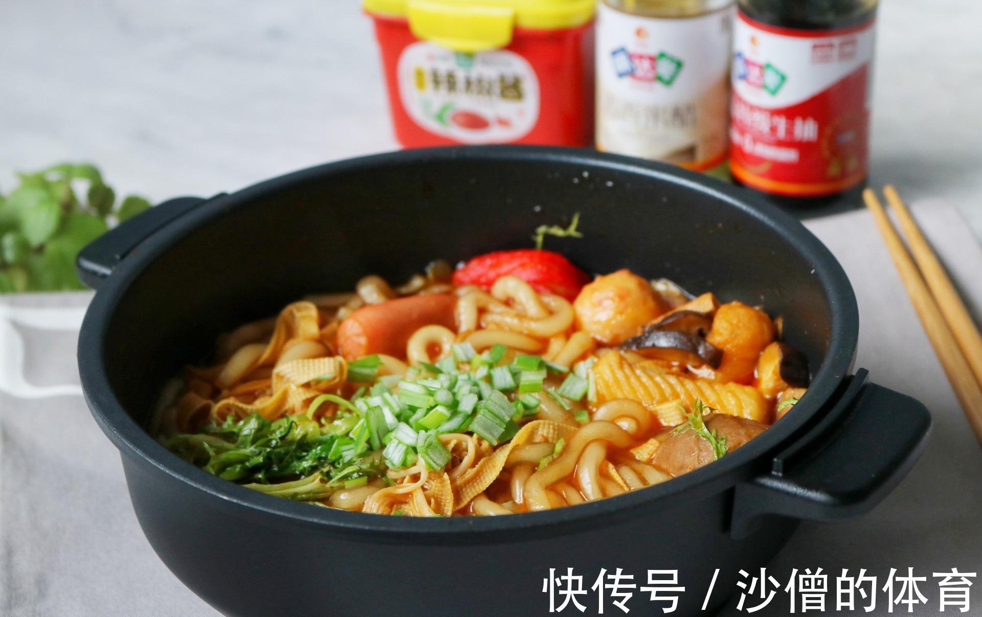 加班到深夜,煮了美味土豆粉夜宵,香辣过瘾,太好吃啦