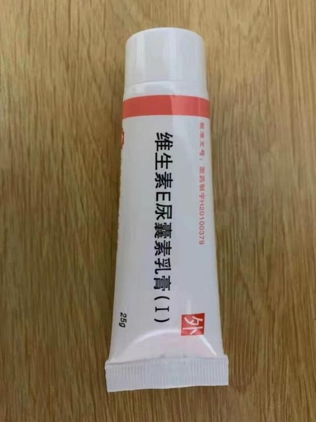 男孩子用什么唇膏？有人入冬以来张不开嘴