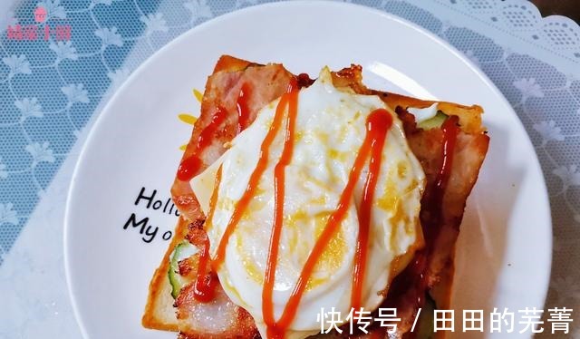 芝士培根煎蛋三明治|超简单的早餐自制三明治,这样做营养均衡又美味,完胜外卖~!