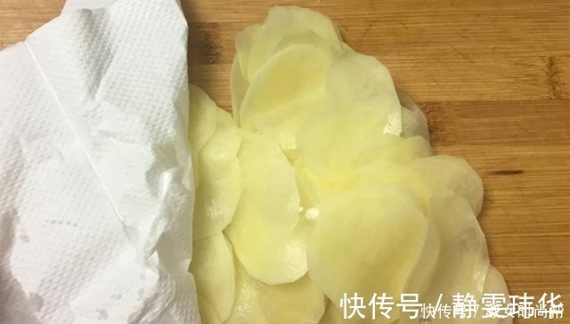 教你做薯片，多一个步骤，一个一口嘎嘣脆，好吃到停不下来