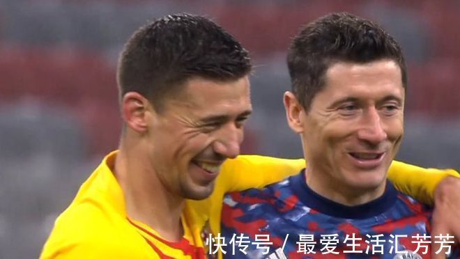 乌姆蒂蒂|巴萨大将争议一幕!欧冠惨败出局后 与莱万有说有笑