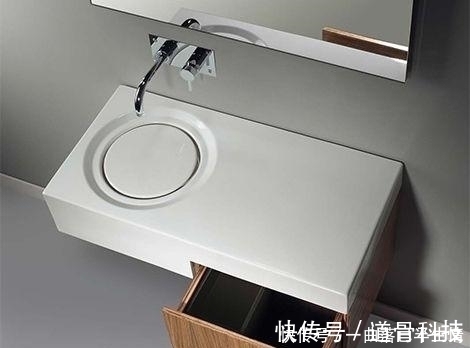 水龙头|这家人太聪明了,洗手台空无一物,排水全靠1条缝,太赞了