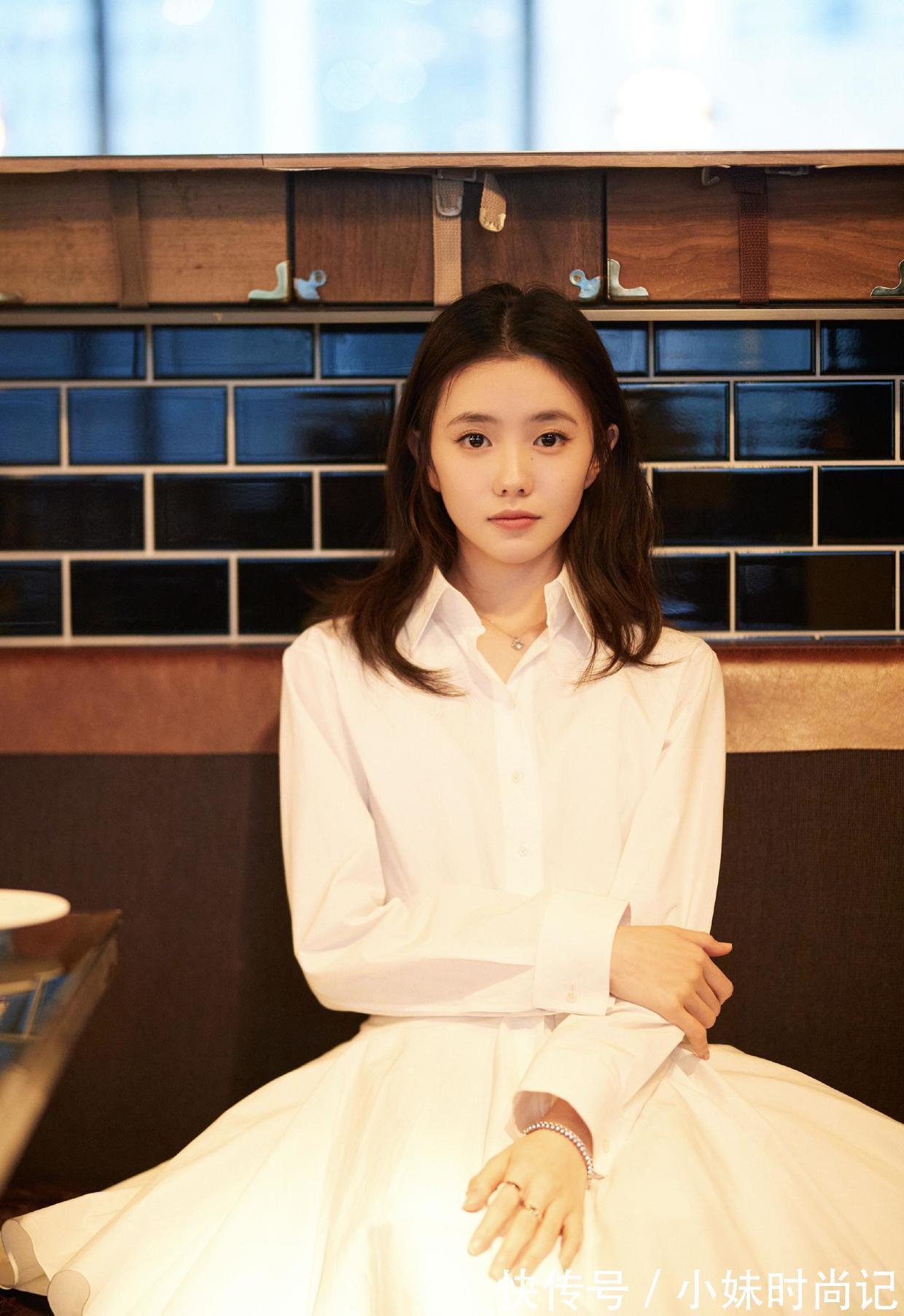 谋女郎|“谋女郎”刘浩存气质绝了,连简约的衬衫裙,都穿出了千金小姐范