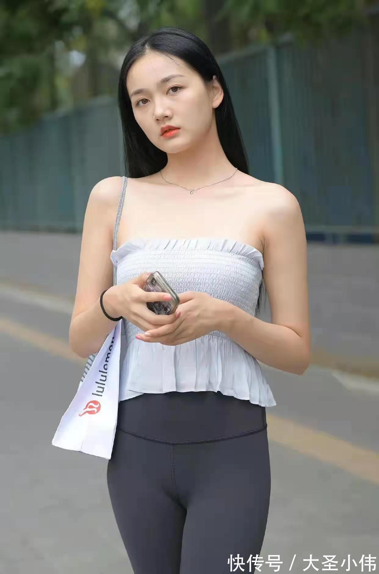 街拍|美女街拍:有的小姐姐穿搭好看又吸睛,有的土气落伍,让人无法直视