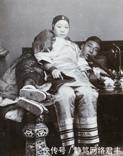 诡异|晚清5张诡异老照片:图1美女嫁给老外,图5面对死刑却面露微笑