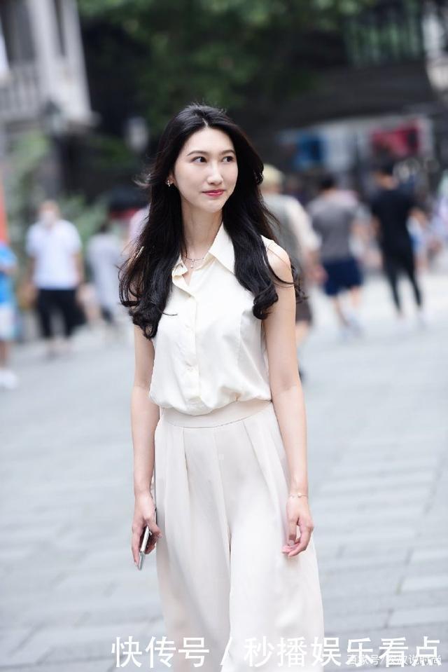 出尘|气质女性的职业装,简单又有魅力,好似“仙女”般出尘!