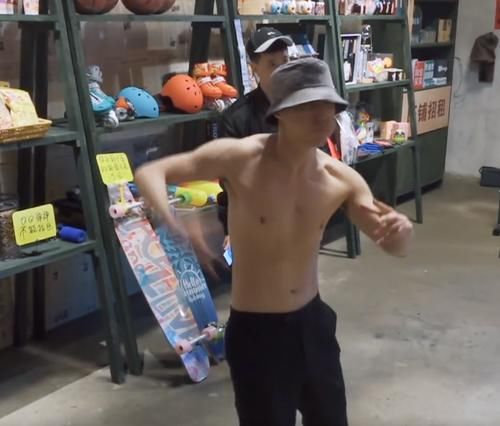 张艺兴|张艺兴录制《向往5》做私事导致晚睡晚起,是敬业?还是失德?