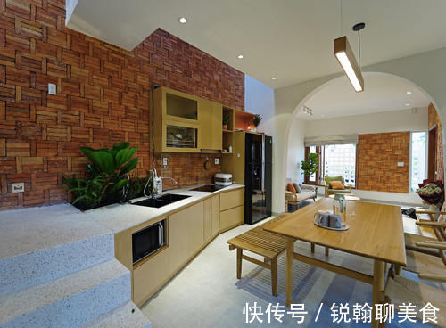 主卧|她住128㎡的联排别墅,家里3处天井,满眼绿色,像个植物园