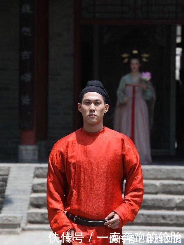 胡人!外国也有“汉服热”,当外国人穿上中国汉服,像是胡人,很惊艳