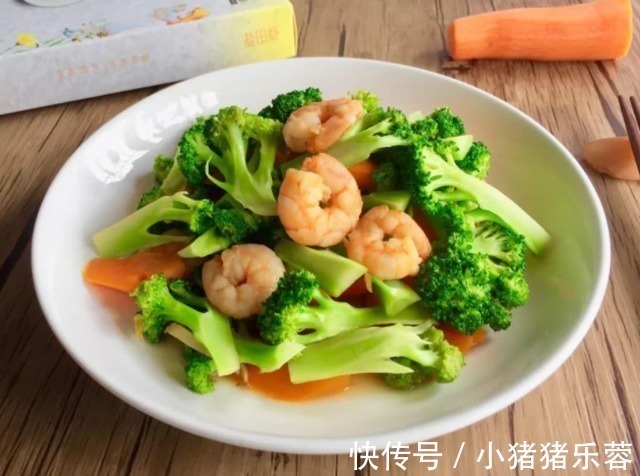 散结节|常吃西红柿会伤甲状腺,医生提醒,不想结节滞留,要少碰2种蔬菜