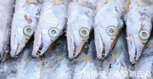 买带鱼时,要分清“黄眼”和“白眼”,差距挺大,弄懂再买不吃亏!