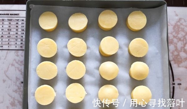搅拌均匀|不容易翻车的泡芙制作过程，掌握这个技巧，做出高颜值的摩卡泡芙！