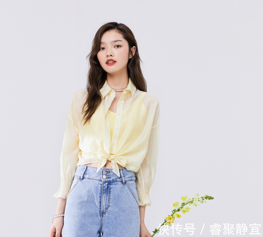 击剑|孙一文不愧是“击剑女神”,简约衬衫配牛仔裤,颜值身材双在线