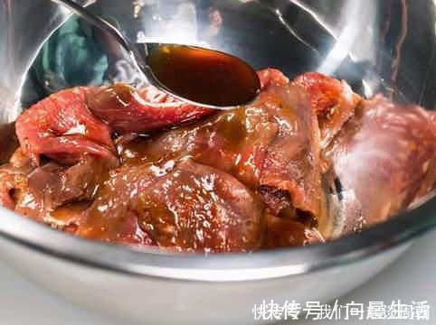 牛肉|炒牛肉，不要再直接下锅了，牢记2个窍门，牛肉又香又嫩滑