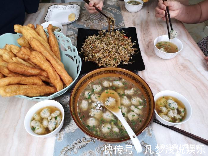 做法|炸油条时，有人加鸡蛋，有人加泡打粉，其实都不对，教你正确做法