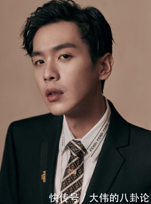 耍大牌后获尹正力挺,晒表情包自侃是疯狗