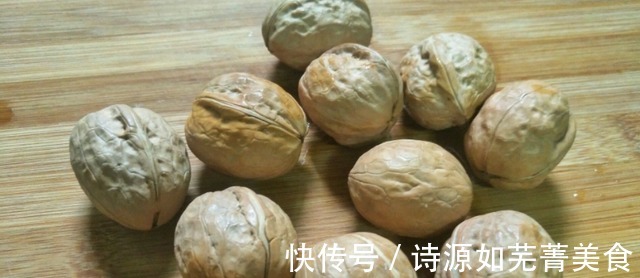 美味|2021火遍夜市摊的“卤核桃”,在家也可以制作,卤味十足,太美味!