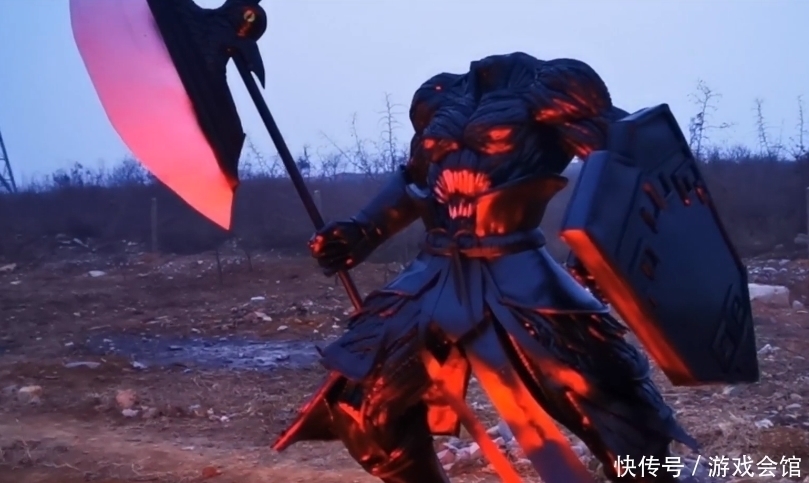 手工|小伙用轮胎制造出“进击的巨人”,耗时30天,见证手工还原极限