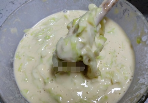 这菜别再炒着吃,用它来煎饼,可比韭菜好吃多了,吃过就忘不了