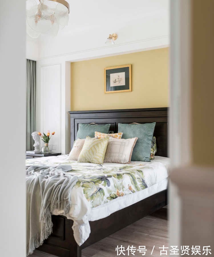 客厅|“独居老人”的蜗居，舒适不失趣味，专门设计的墙漆更是独一无二