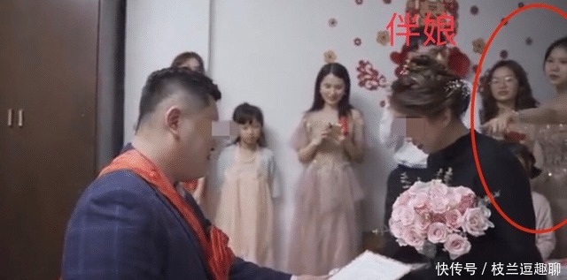 撕毁|婚礼上，新郎不肯读“爱的宣言”当众撕毁，新娘的举动显高情商