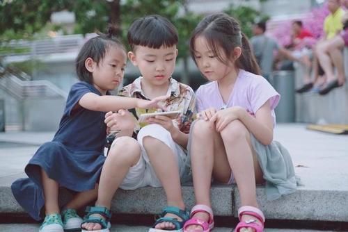 二十四小时|整个寒假孩子都在接触手机,如何防止沉迷?老师教家长3个小妙招