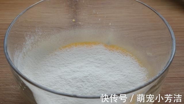 面糊|别再用电饭煲做蛋糕,教你平底锅做,简单0失败,咬一口就停不下