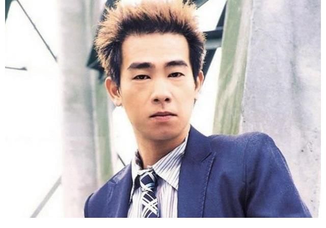 没情趣爱黑脸还拽拽的！陈小春终被应采儿驯服，愚夫手段可出书了