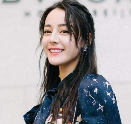 杨紫|最受欢迎女演员大洗牌，杨紫无缘前四，赵丽颖第二，看到榜首霸屏女神