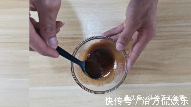 混合|蜂蜜加上小苏打混合一起用，聪明的女士都喜欢，解决很大的难题！