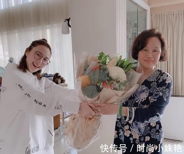 美人|陈婉珍年轻时是大美人,挽起长发穿印花旗袍显高贵,67岁时依然美