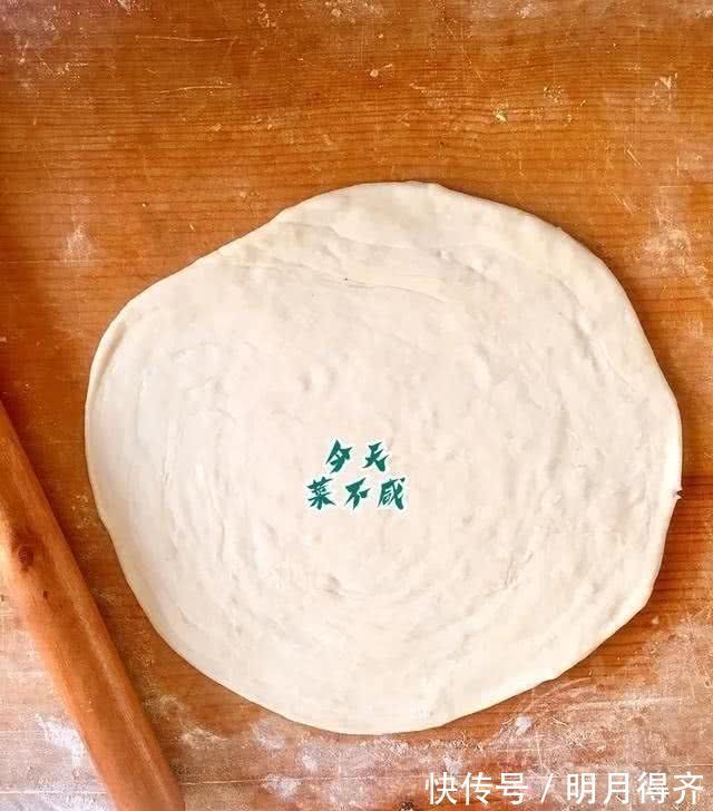 温水或凉水和面都不对,试试我烙饼的特殊方法,松软酥香,放一天都不会硬